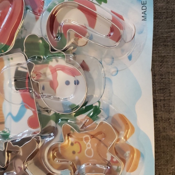 Outcreator 8 Piece Christmas Cookie Cutters Set with 100 Cookie Bags - Picture 3 of 5